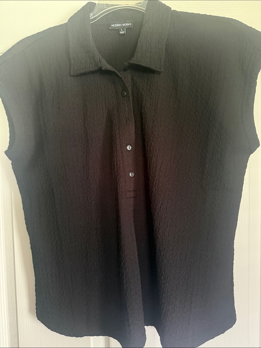 Black Textured Short-Sleeve Button Shirt - women’s L
